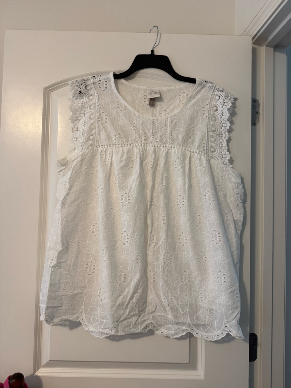 Knox Rose White Eyelet Lace Sleeveless Camisole
